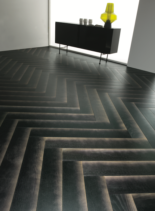 Specials-Black Shadow è una pavimentazione dal look contemporaneo, ma interpretata in una composizione geometrica di matrice classica. Un effetto chiaroscurale di immediata percezione plastica, grazie al gioco di luci e ombre che creano una sfumatura tridimensionale. Diversi tipi di posa corrispondono, poi, a differenti composizioni grafiche in ogni singola installazione.