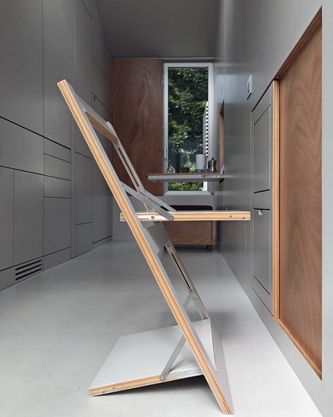 aVOID Chair designed by Ambivalenz