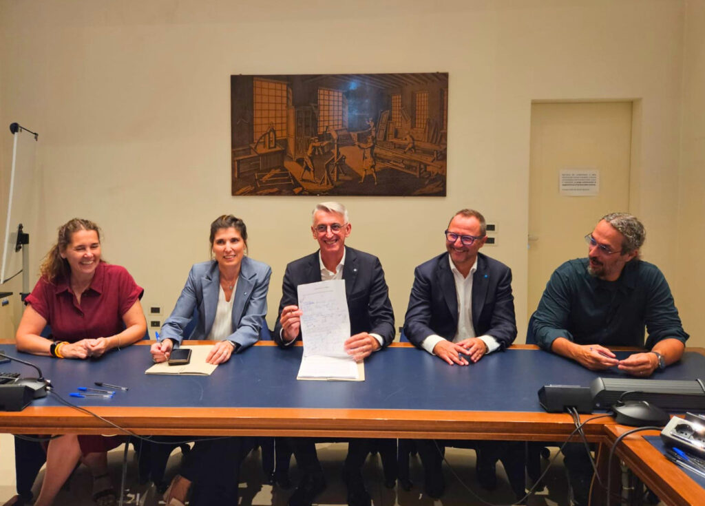 FederlegnoArredo firma il rinnovo del CCNL